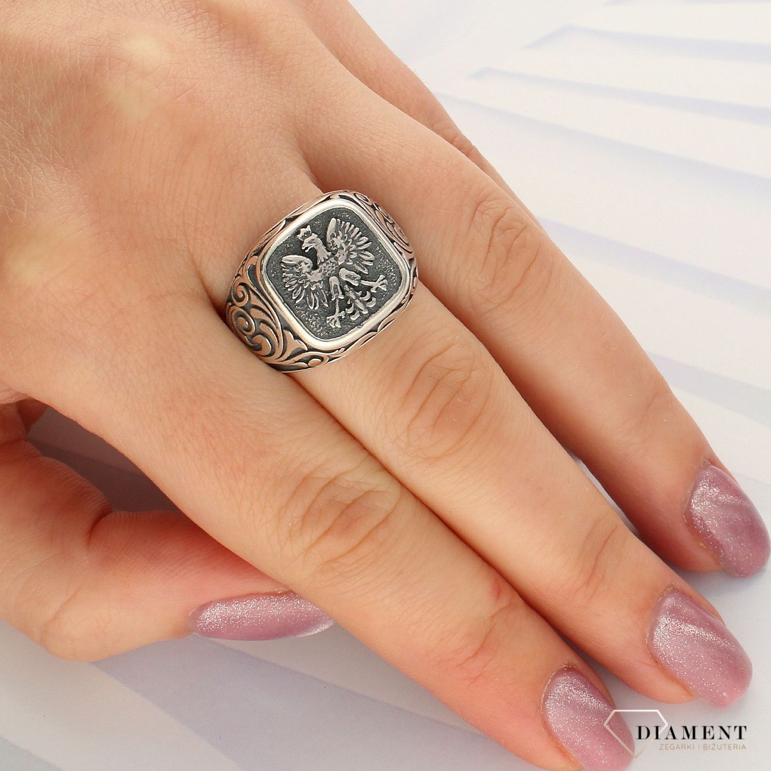 Srebrny oksydowany sygnet z Orłem 925 DIA-PRS-4555-925 (1).jpg